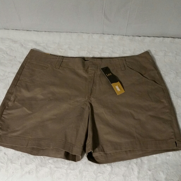 Lee Pants - Lee short  Size 16M Straight Fit,Midrise fit light